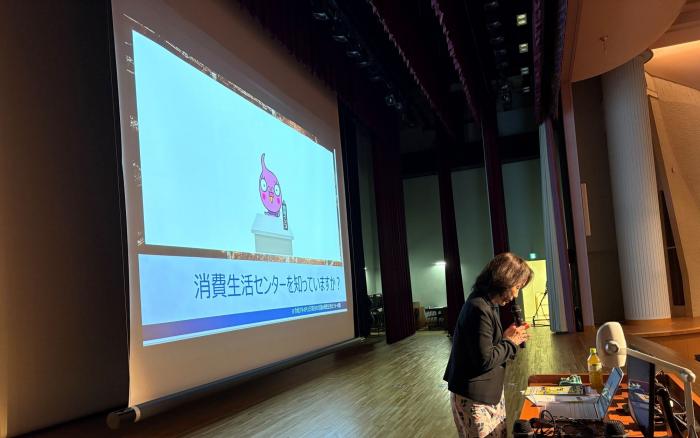 SNS利用時の注意点や、困ったときに相談できる消費生活センターの役割について紹介しました。